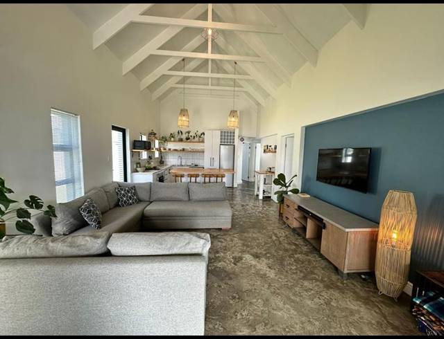 3 BEDROOM HOUSE FOR SALE IN BLUE MOUNTAIN VILLAGE